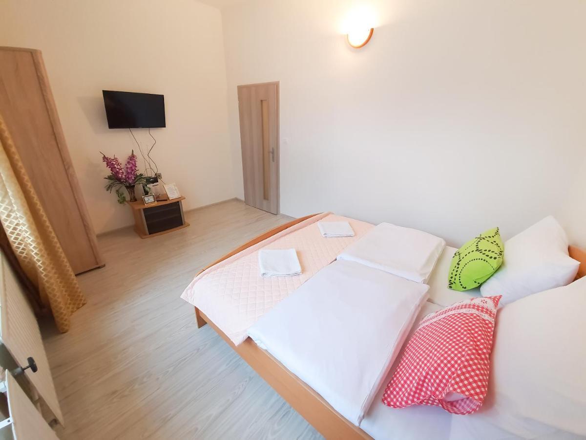 Kk Apartments Прага Экстерьер фото